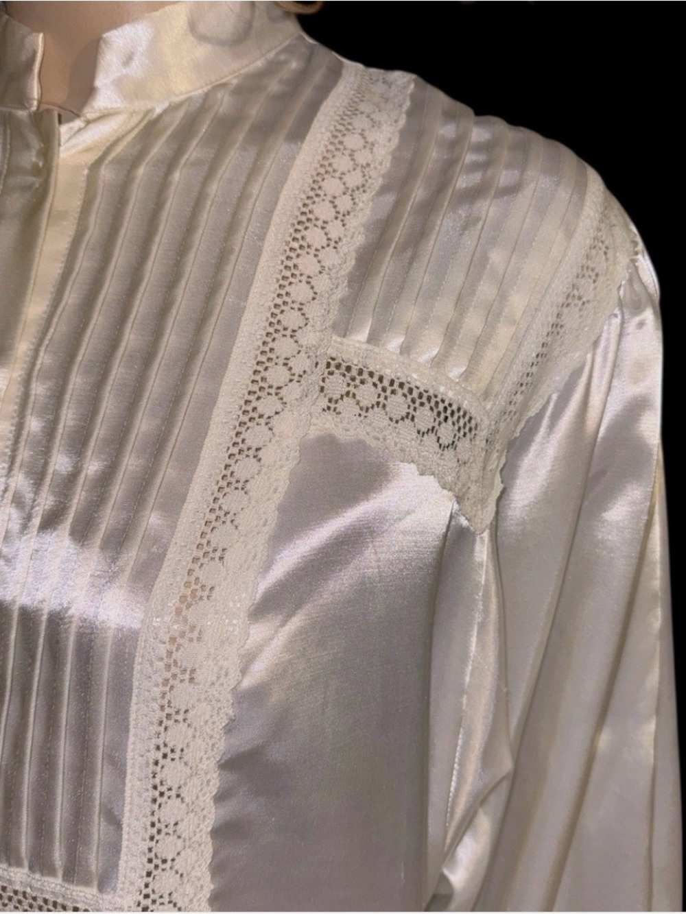 Vintage Ilise Stevens Nightgown White Satin Flannel Lined Lace Billow Sleeves L - Picture 7 of 8